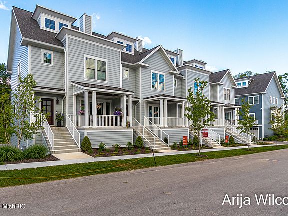 3rd image of 643 Greenslate Dr #Townhouse