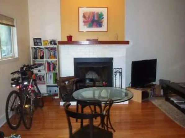 3225 N Hoyne Ave #2, Chicago, IL 60618