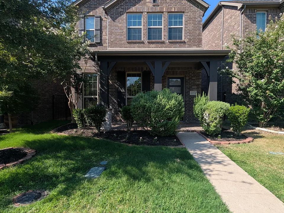 1327 Bailey Ln