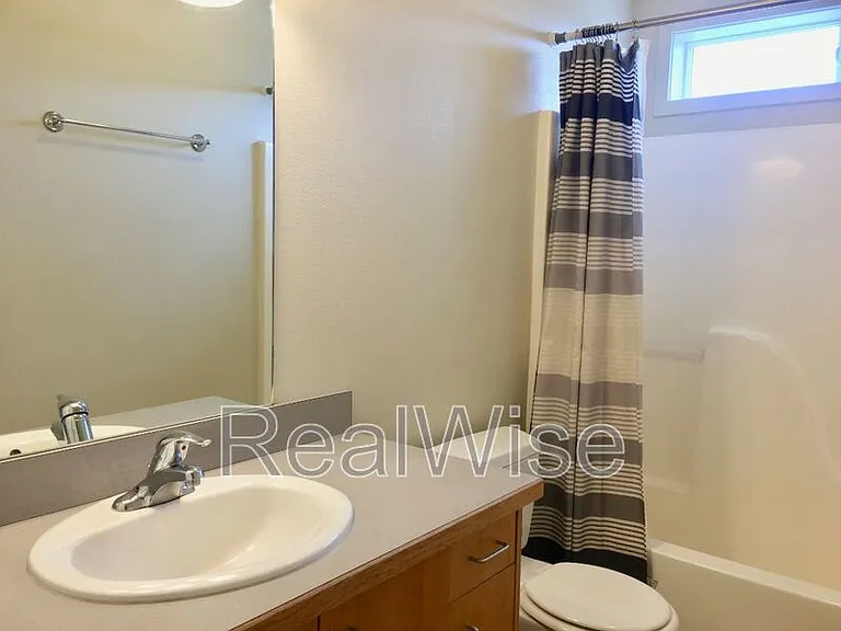 219 NW 6th St #3 — Photo 7