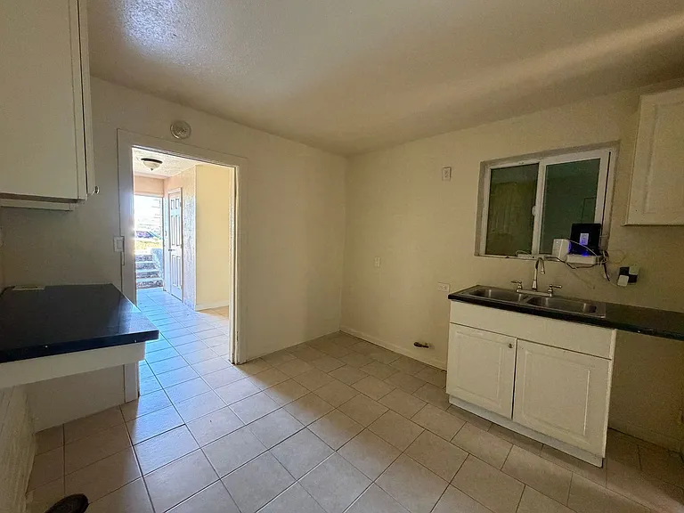 504 E Williams St — Photo 16