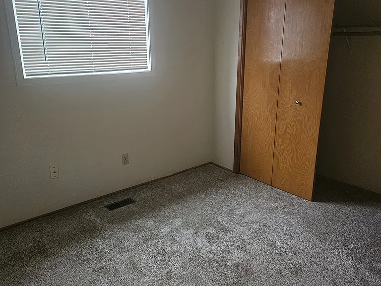 1692 NW Division St — Photo 6