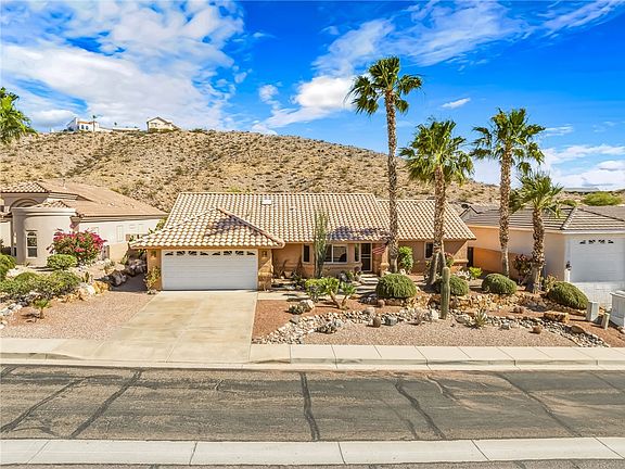 3rd image of 2882 Desert Trail Drive