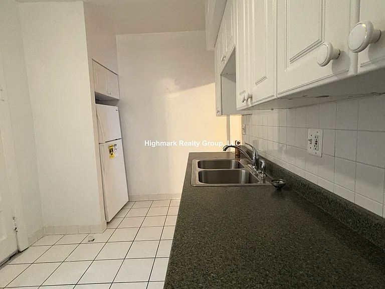 548 Elmwood Ave #2N — Photo 3