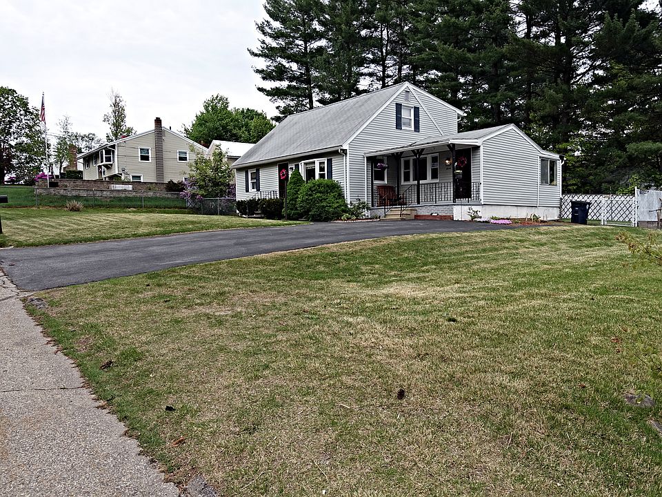1st image of 7 Larchmont Dr