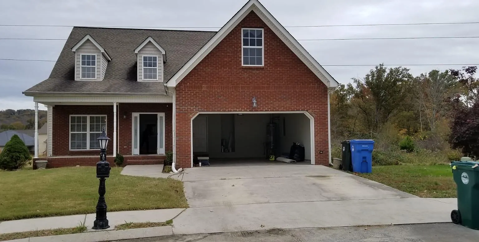 1718 Sterling Oaks Ln — Photo 2
