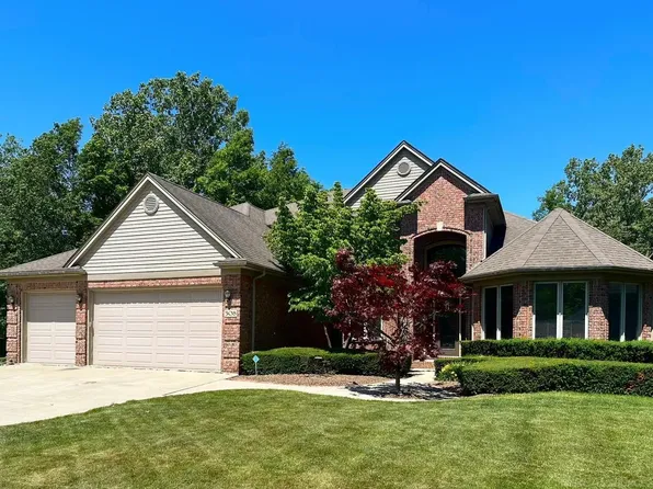 308 Hawks Nest Dr, East China, MI 48054