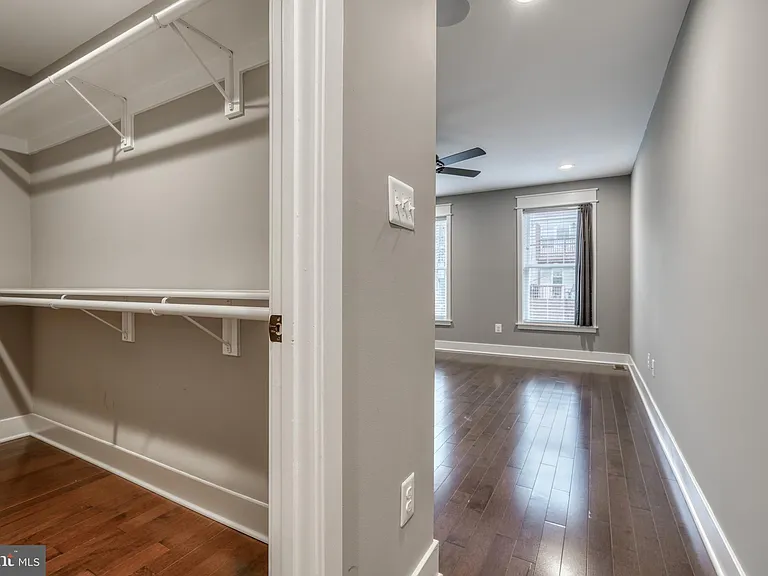 939 S Baylis St — Photo 35