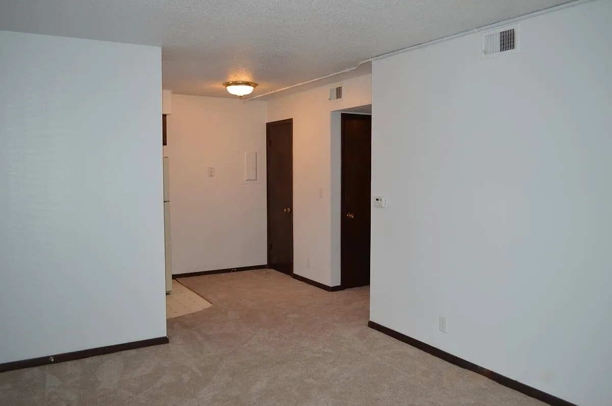 2 bed, $995 — Photo 2