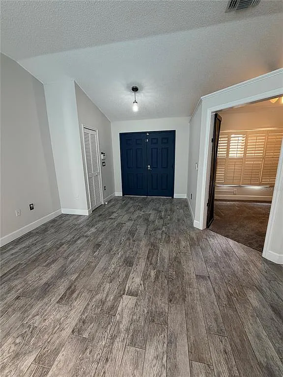 3 bed, 2.5 bath, 1988 sqft, $3,800 — Photo 3