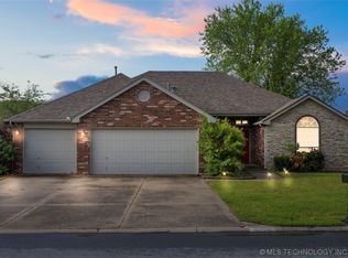 8028 Vintage Trace Dr, Claremore, OK 74019
