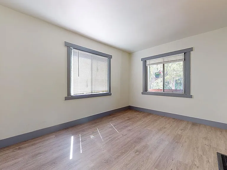 1127 Bell St — Photo 11