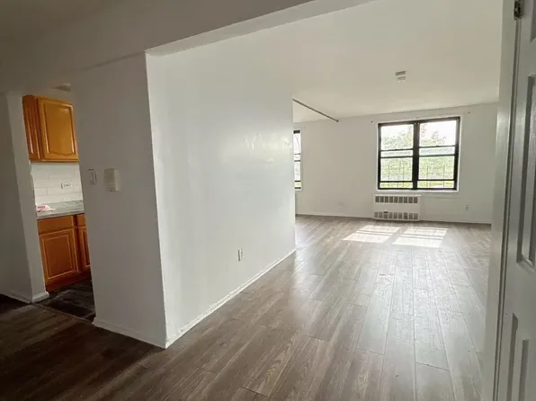 140-15 Holly Avenue image 6 of 6