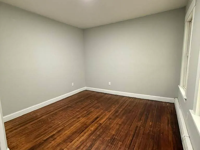 690 William St — Photo 3