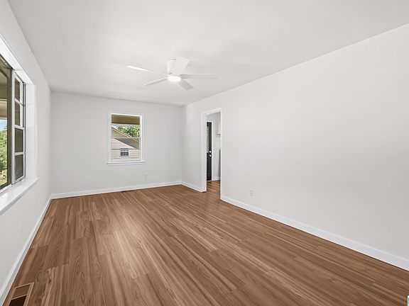 4th image of 315 White Pine St