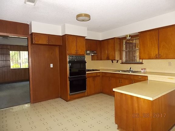 3rd image of 1501 Carrollton Ave