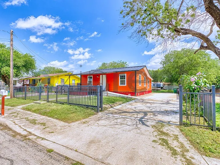 1411 Sanco St — Photo 3