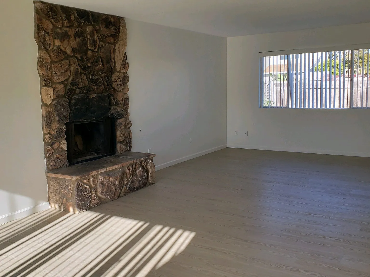 3 bed, 2.5 bath, 1595 sqft, $3,780 — Photo 4
