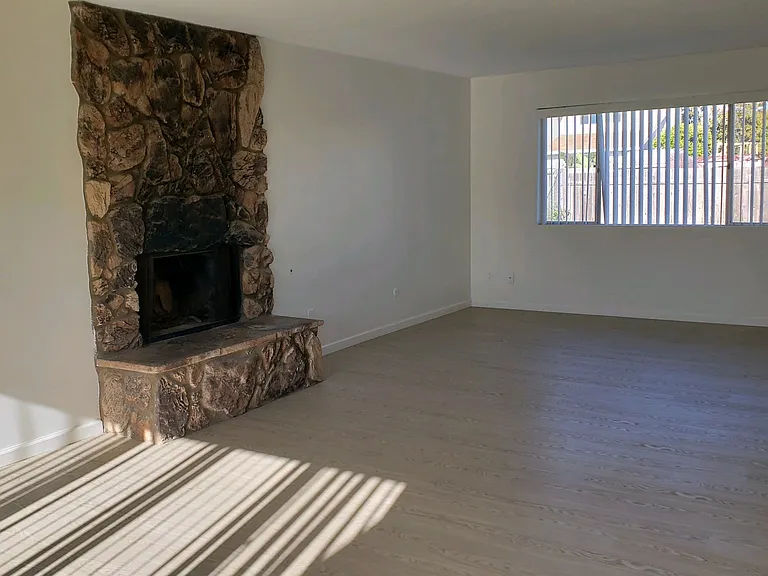 1143 Louden Ln — Photo 4