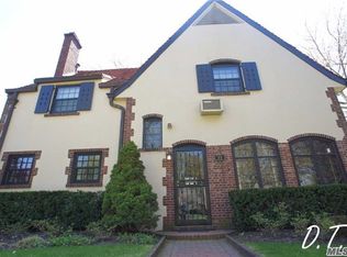 31 Markwood Rd, Flushing, NY 11375