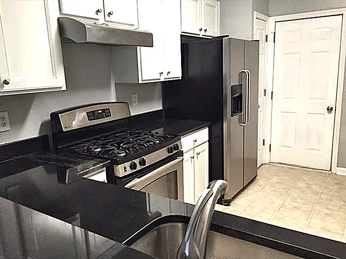 3 bed, 2.5 bath, 1750 sqft, $2,652 — Photo 3
