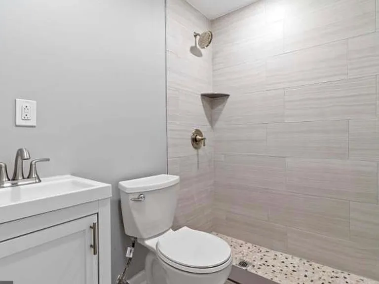 2231 Fernon St — Photo 10