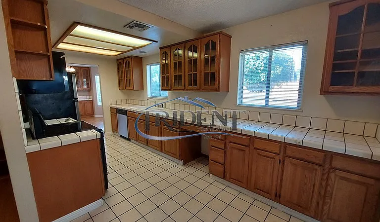 1744 Greengate St — Photo 12
