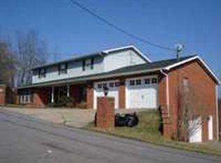 7 Twin Oaks Dr, Huntington, WV 25701