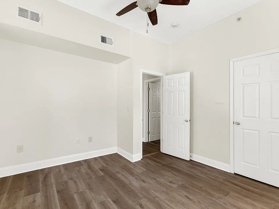 111 Pine St #2W