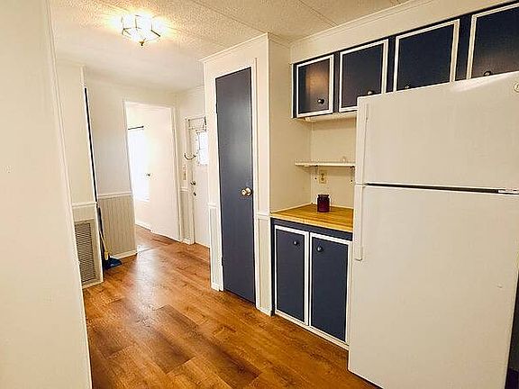 3rd image of 509 Hawkins Cir