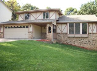 1702 Chaput Dr, Bellevue, NE 68005