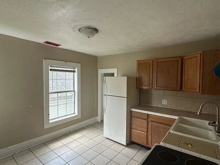 1815 1/2 Fletcher St #2 — Photo 5