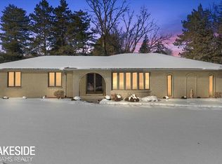 5515 Douglas Ct, Shelby Township, MI 48316