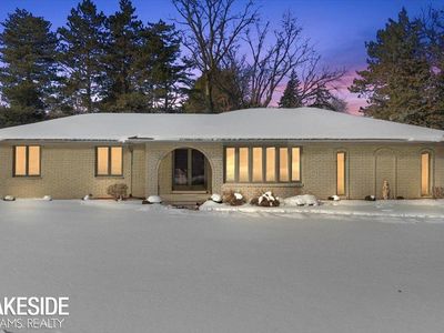 5515 Douglas Ct, Shelby Township, MI, 48316