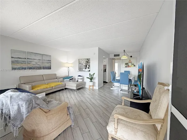 500 Village Green Cir W APT 203, Palm Springs, FL 33461