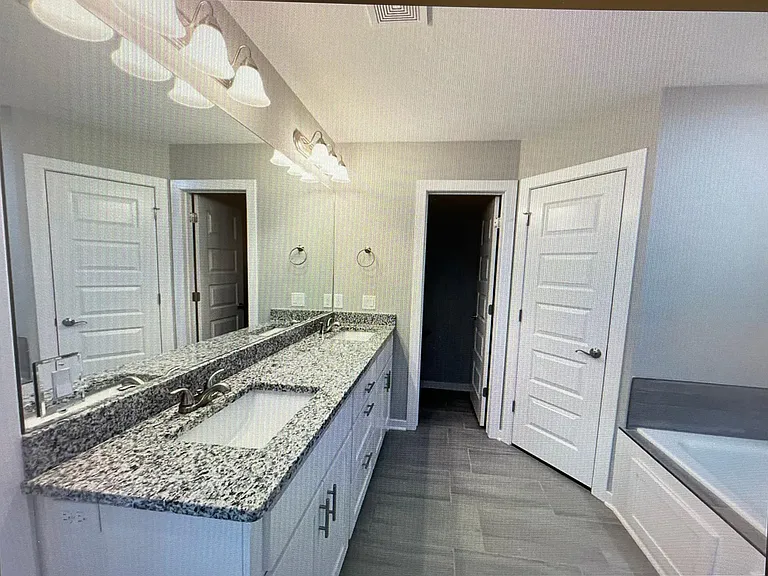 1563 N Pershing St — Photo 11