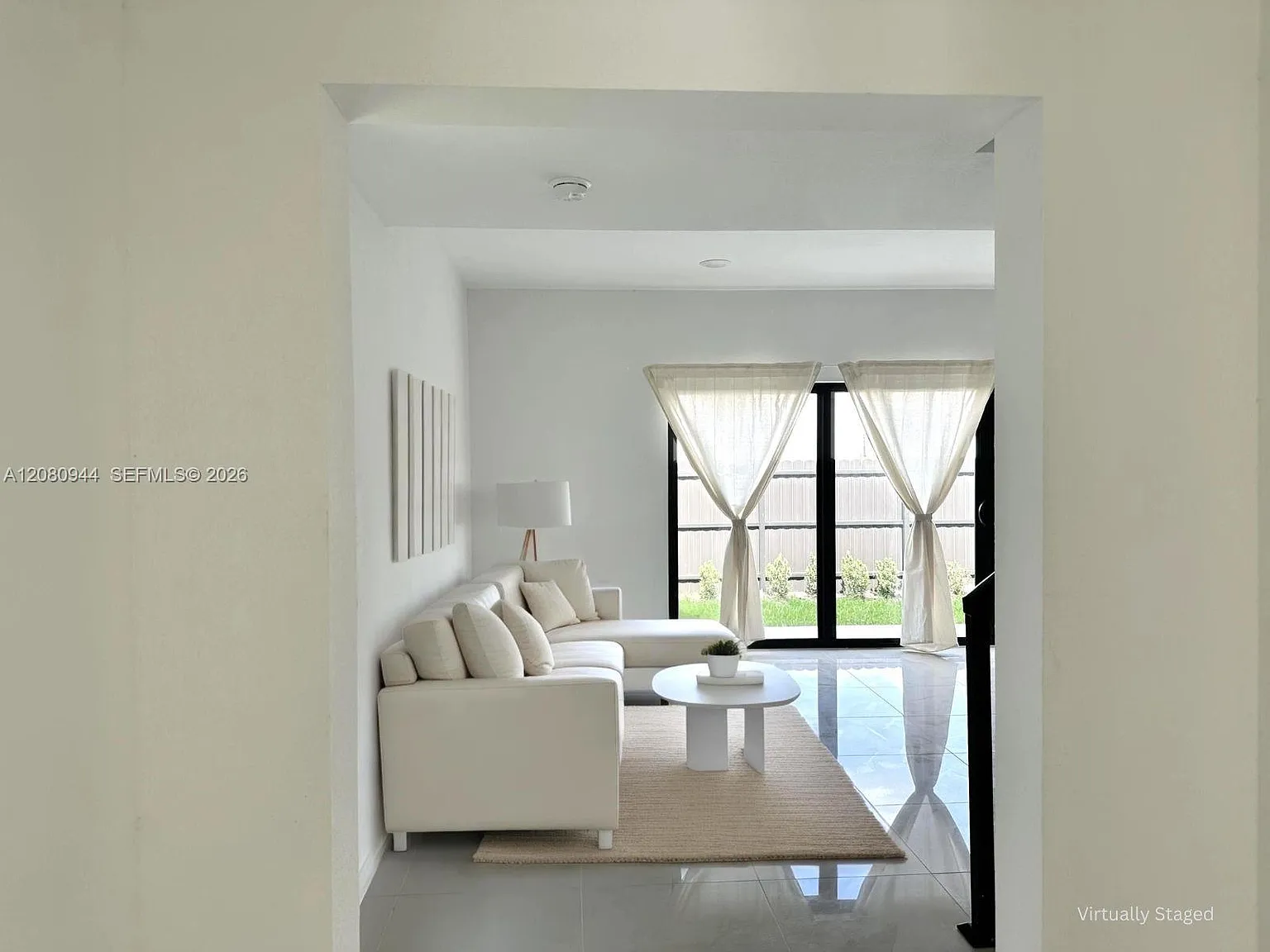 5 bed, 4.5 bath, 1902 sqft, $3,300 — Photo 3
