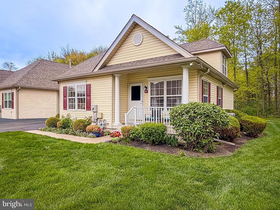 1st image of 44 Regents Ct