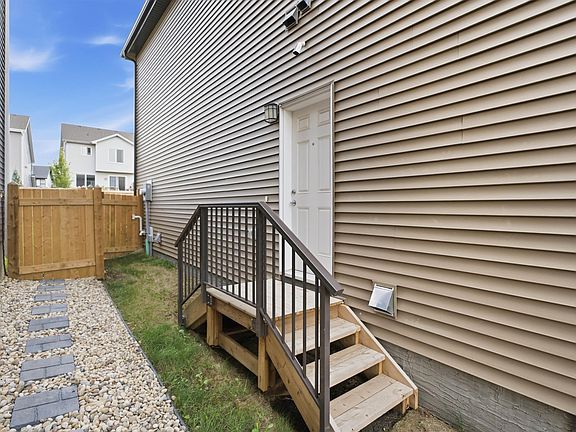 4th image of 3877 Chrustawka Pl SW