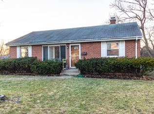 1054 Broadmoor Pl, Deerfield, IL 60015