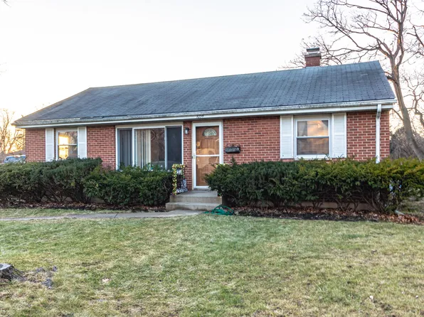 1054 Broadmoor Pl, Deerfield, IL 60015