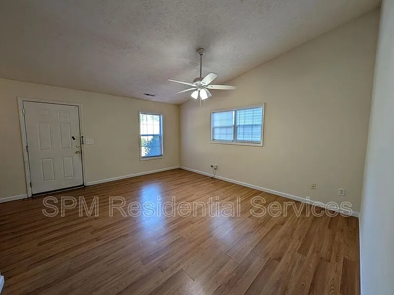 717 Varsity Dr — Photo 5