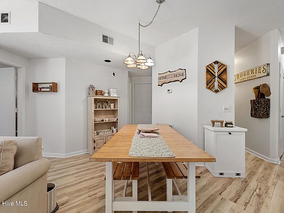 5th image of 4230 Wilshire Boulevard Apt 104