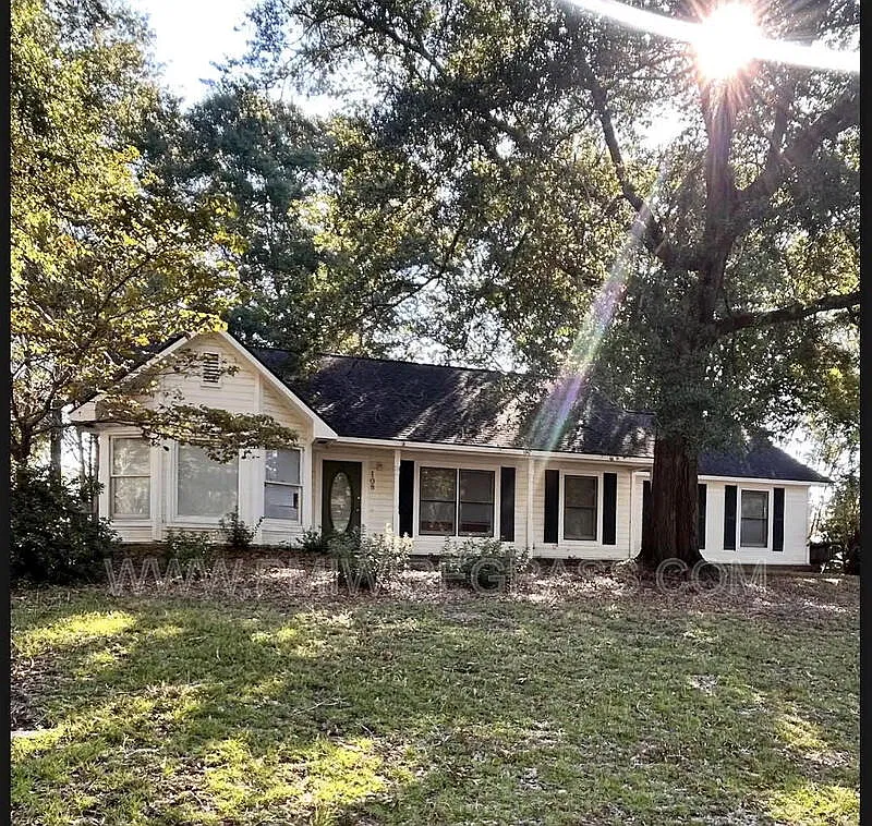 3 bed, 2.0 bath, 1681 sqft, $1,825 — Photo 1