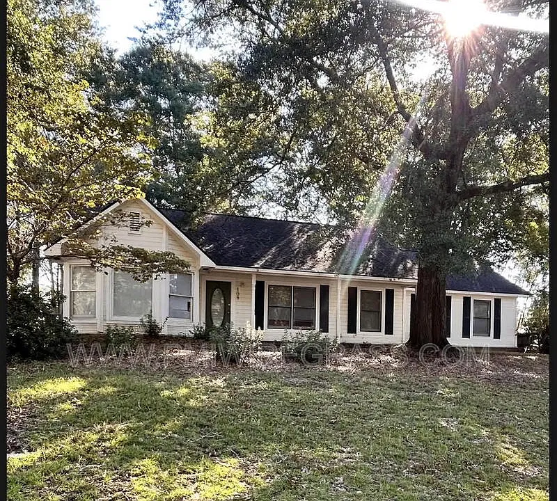 108 Edinburg Dr