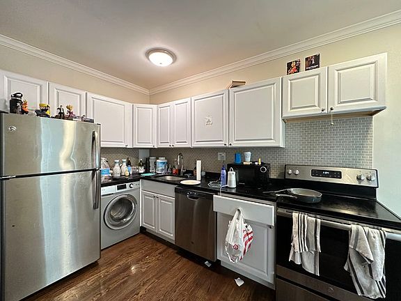2nd image of 3345 N Marshfield Ave #M02r
