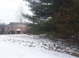 11273 Country Ln, Pinckney, MI 48169
