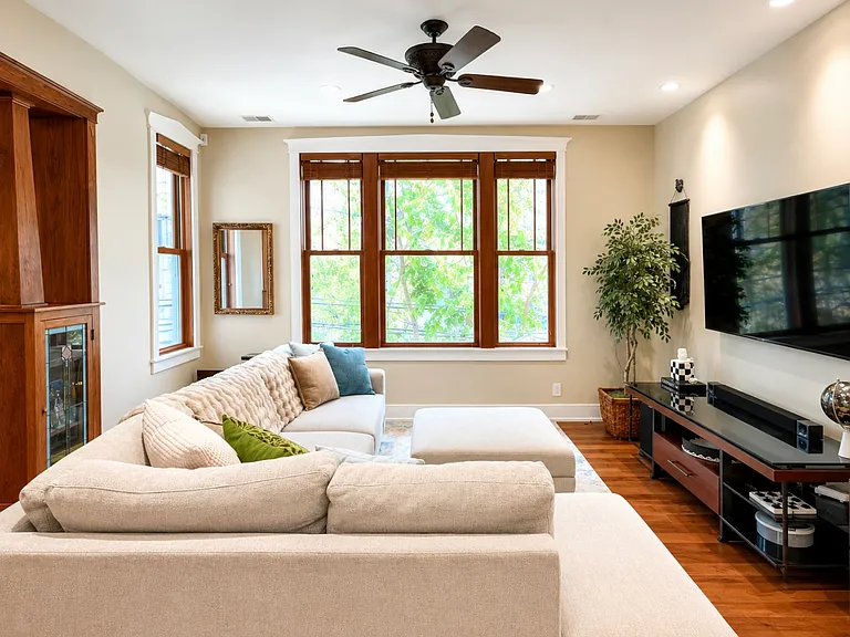 1315 W Henderson St #2 — Photo 3