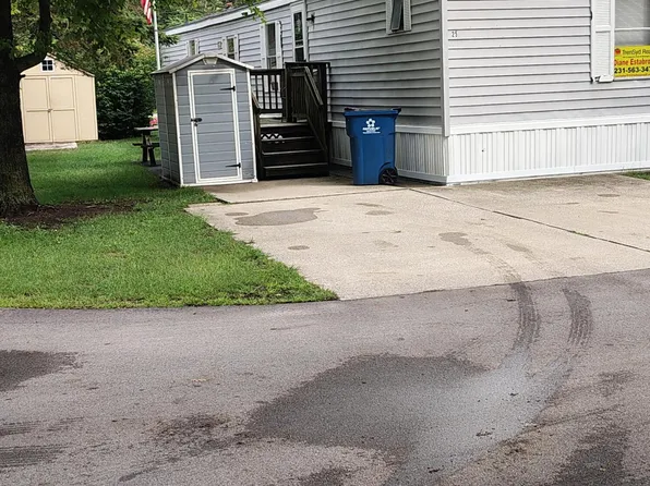 2701 Huizenga St #25, Muskegon, MI 49444