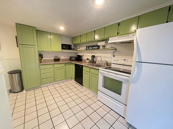 2nd image of 2429 Broadway St